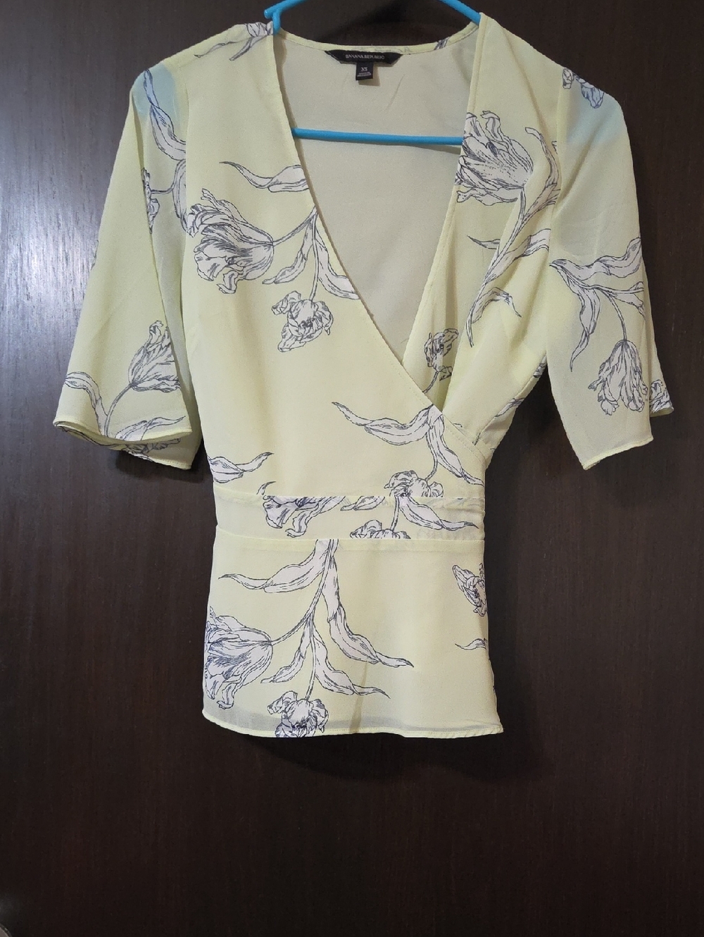 Banana Republic Wrap top green/blue floral   very pretty XS